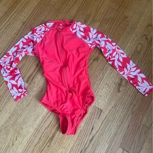 all in motion Red Long-Sleeve One-Piece Swimsuit with White Leaf Print Sleeves